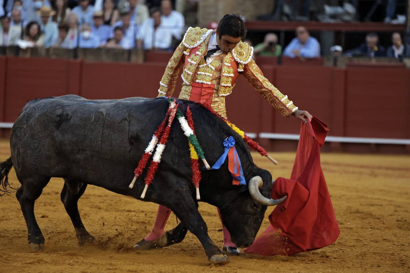 Mano a mano entre Ferrera y Perera en la plaza de toros de Sevilla en 2022. JUAN FLORES