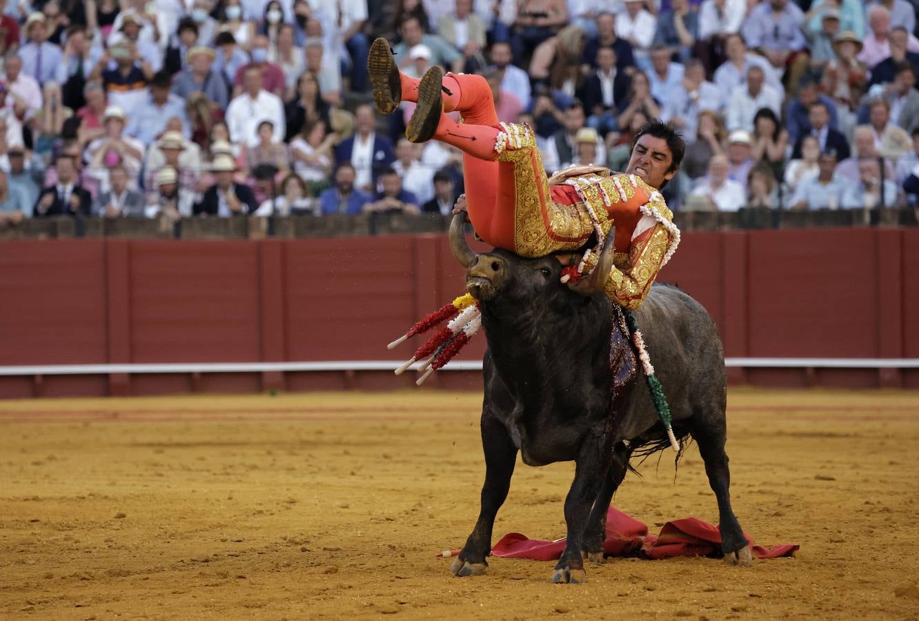 Mano a mano entre Ferrera y Perera en la plaza de toros de Sevilla en 2022. JUAN FLORES