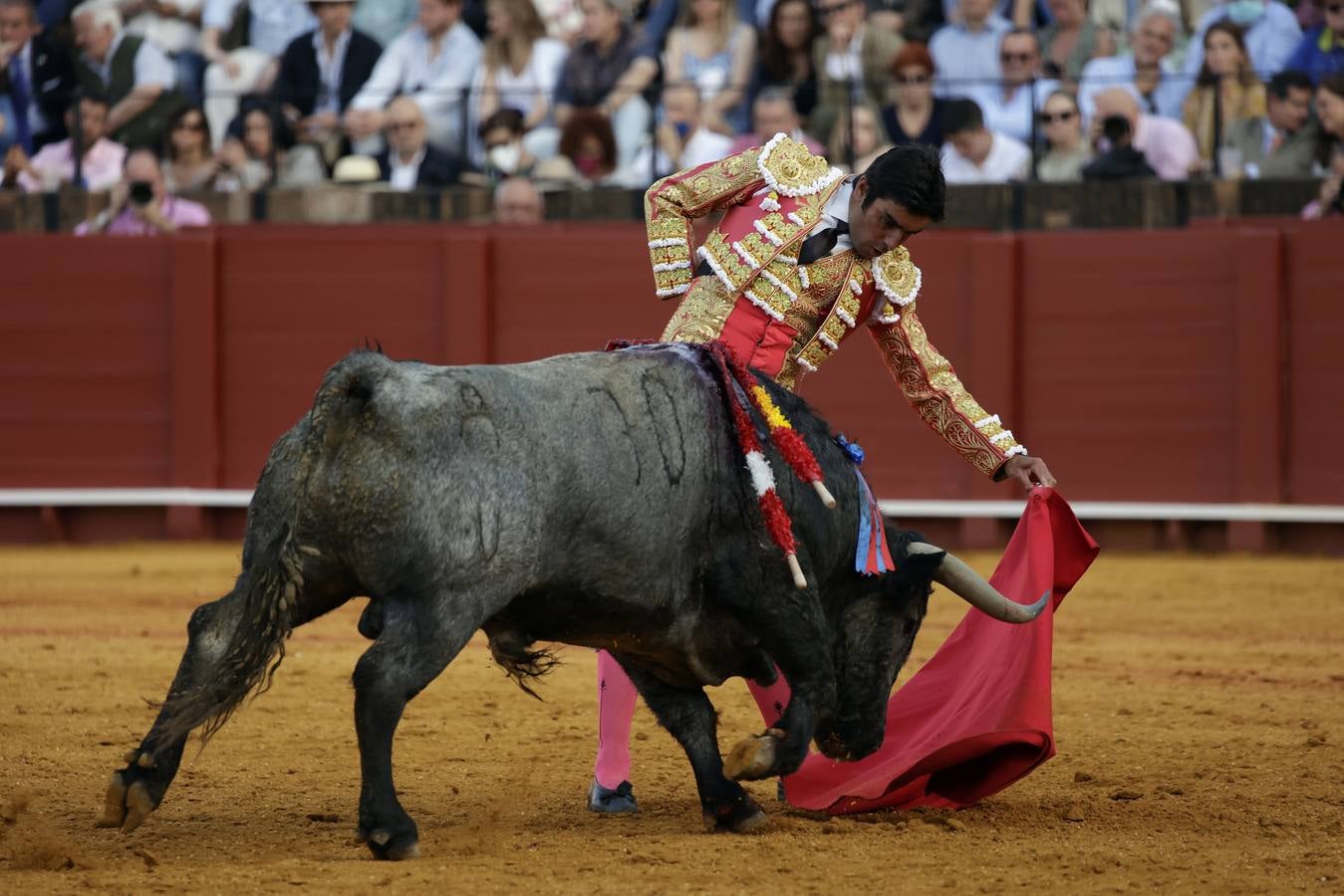 Mano a mano entre Ferrera y Perera en la plaza de toros de Sevilla en 2022. JUAN FLORES