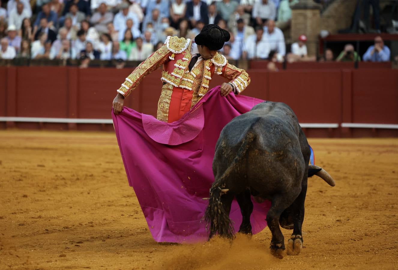 Mano a mano entre Ferrera y Perera en la plaza de toros de Sevilla en 2022. JUAN FLORES