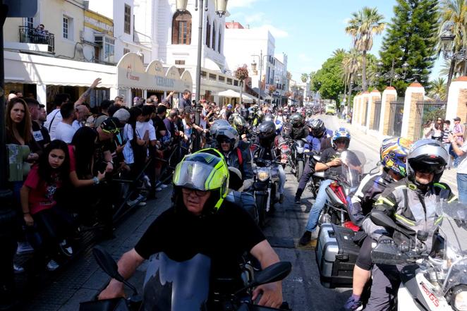 Fotos: Los moteros disfrutan en El Puerto de un ambiente espectacular