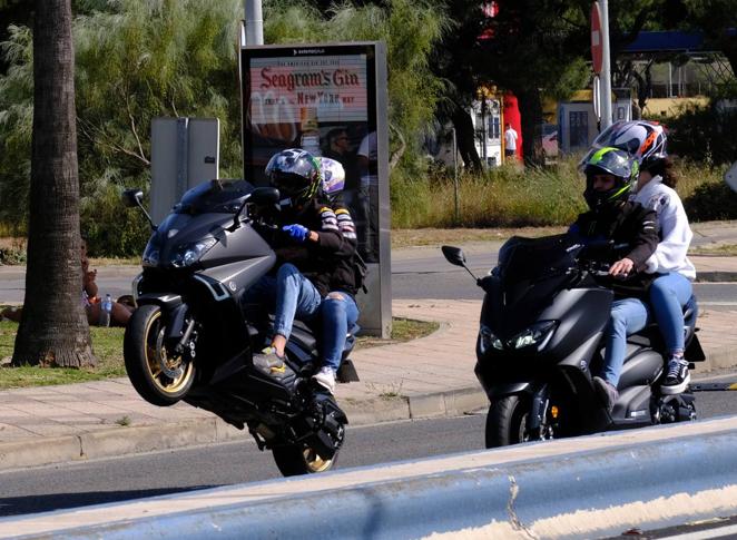 Fotos: Los moteros disfrutan en El Puerto de un ambiente espectacular