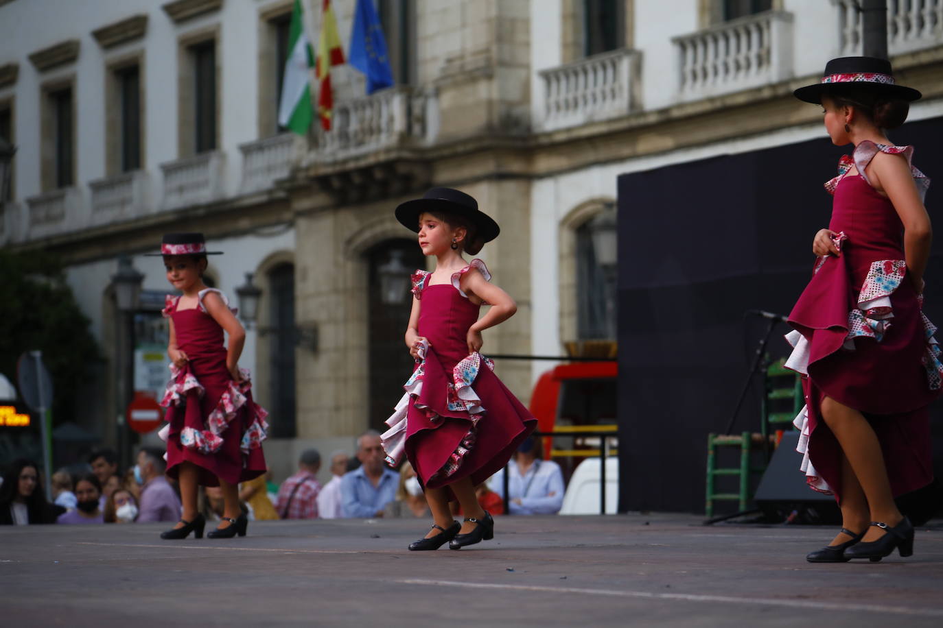 Cruces de Mayo en Córdoba | El vibrante Certamen de Academias de Baile