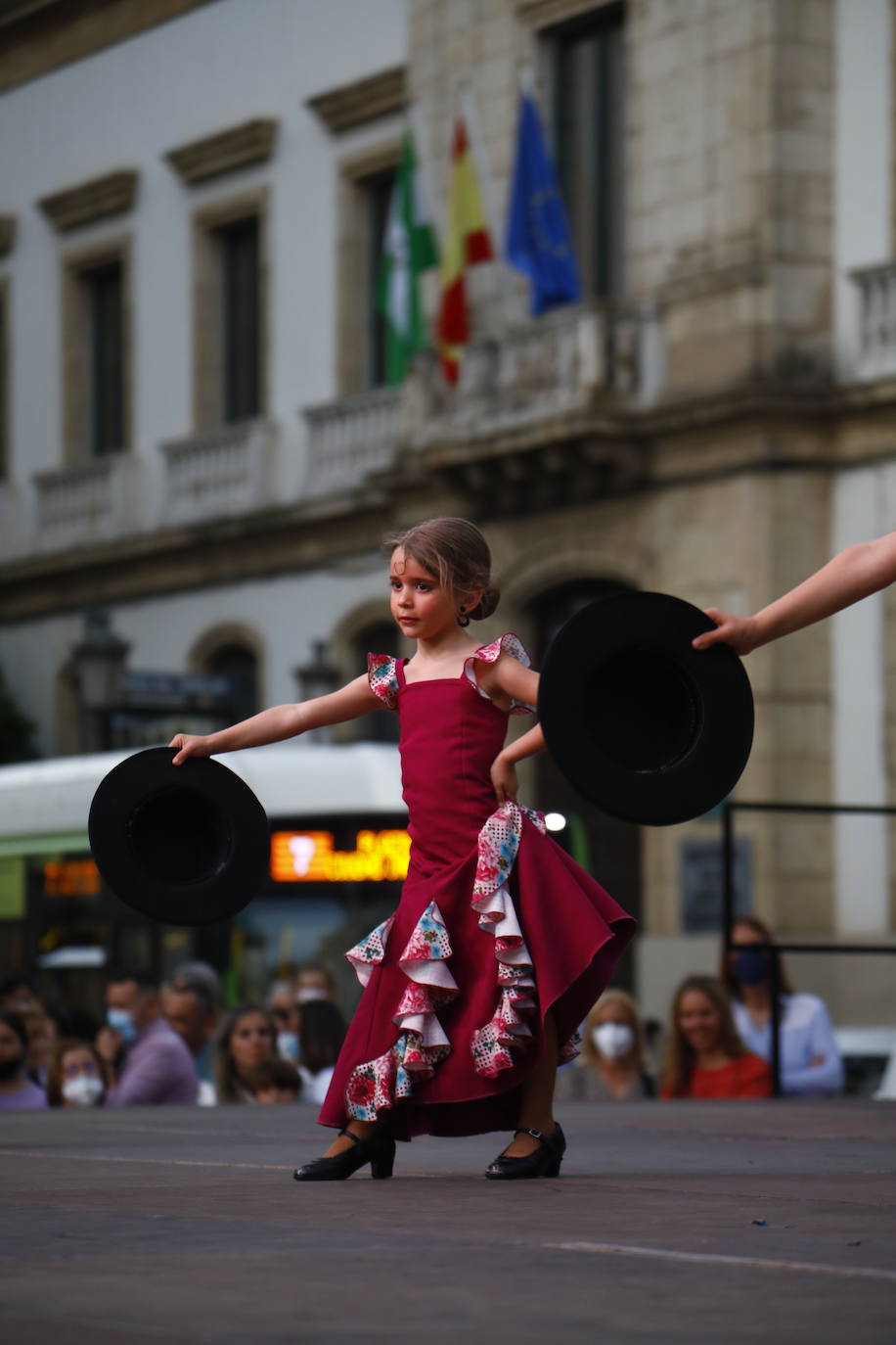 Cruces de Mayo en Córdoba | El vibrante Certamen de Academias de Baile