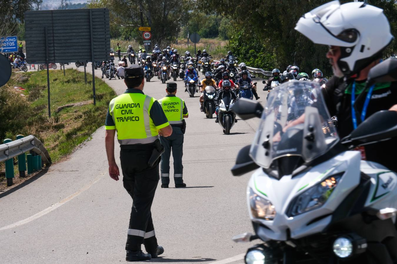 Fotos: salida de los moteros del circuito de Jerez tras la carrera de MotoGP