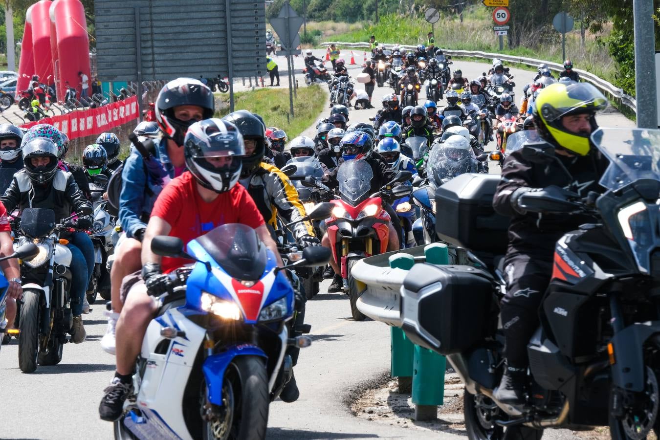 Fotos: salida de los moteros del circuito de Jerez tras la carrera de MotoGP