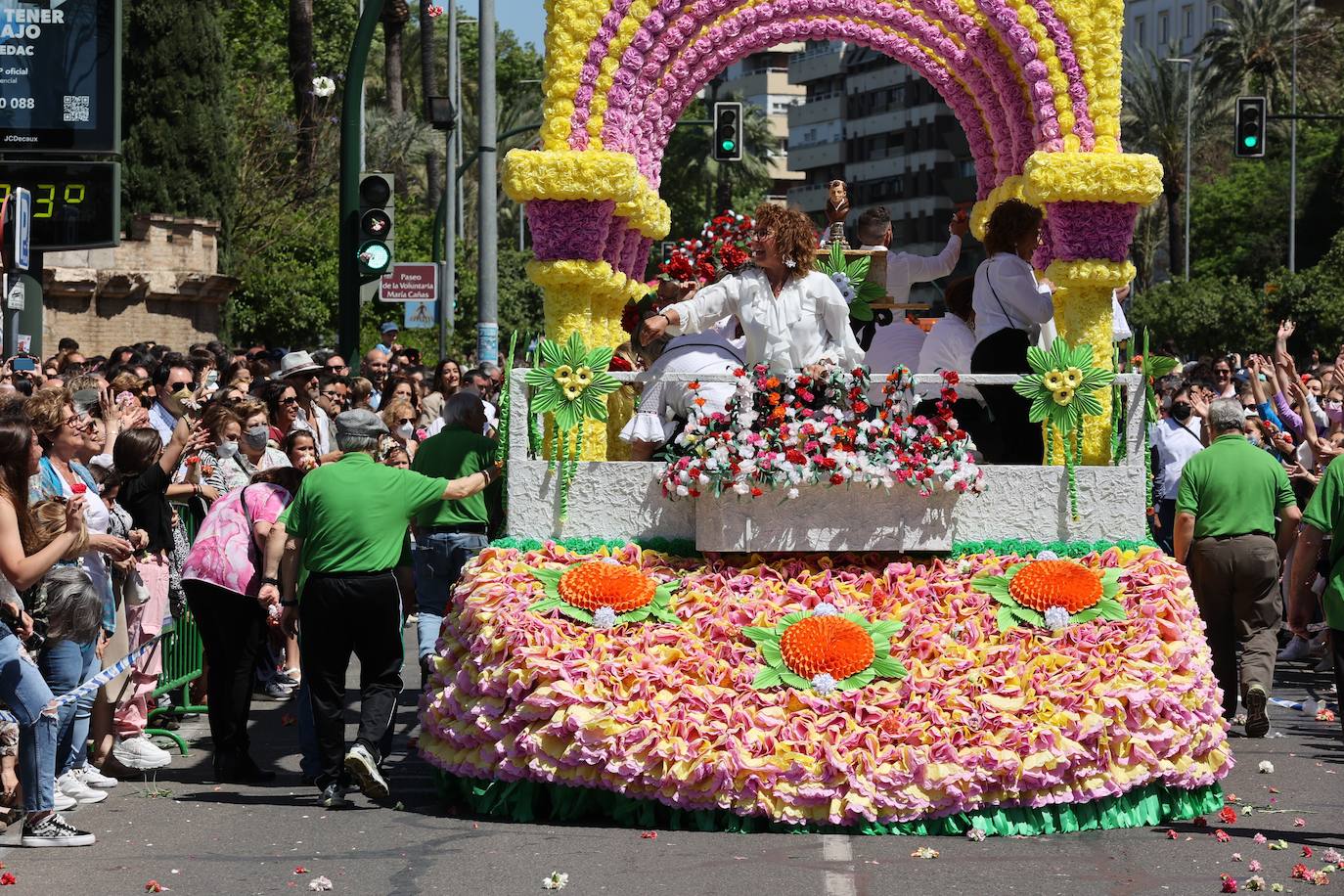 poco dos Dinkarville La espectacular Batalla de las Flores de Córdoba 2022, en imágenes