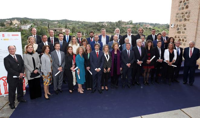 Foto de familia con todos los premiados. 