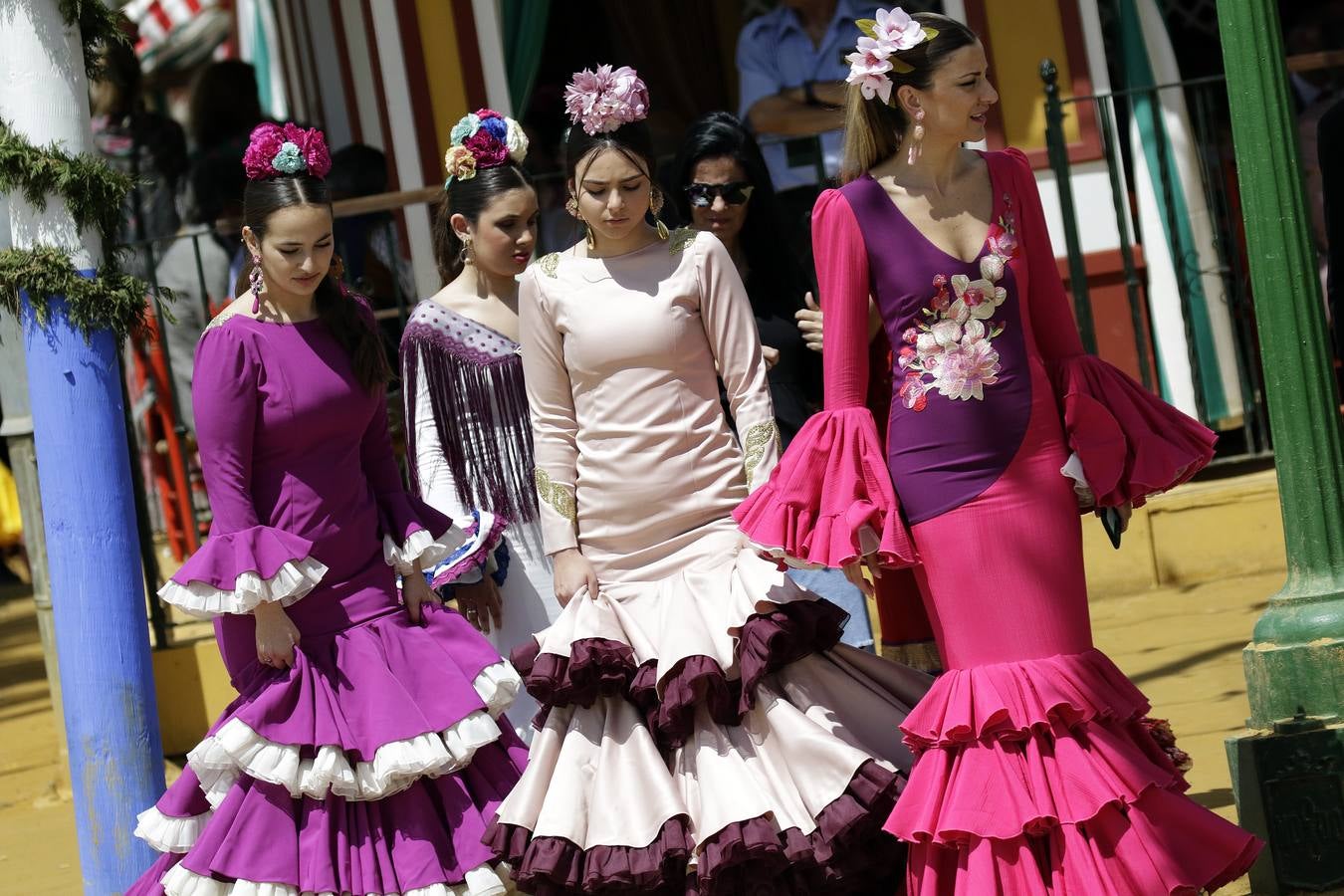 Ambiente en el real durante el miércoles de la Feria de Sevilla 2022. JUAN FLORES