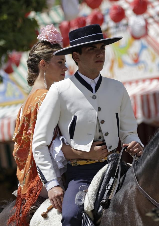 Ambiente en el real durante el miércoles de la Feria de Sevilla 2022. JUAN FLORES