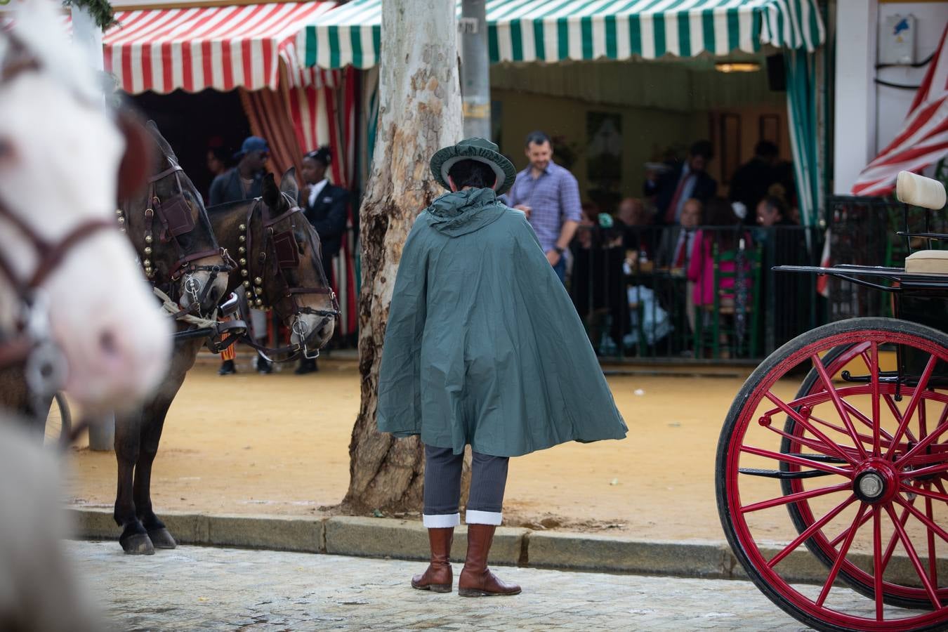 Ambiente en el real durante el miércoles de la Feria de Sevilla 2022. VANESSA GÓMEZ