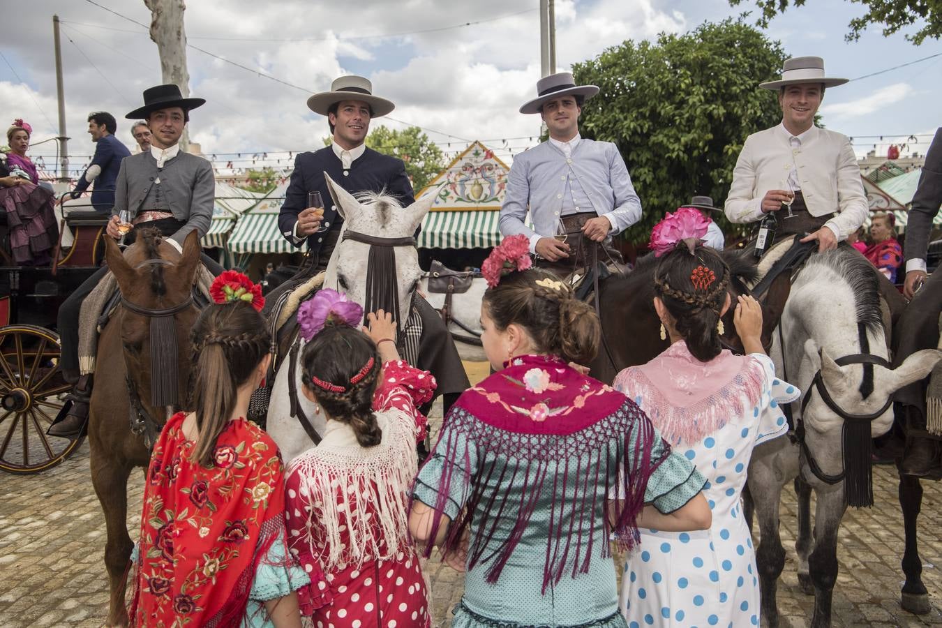 Asistentes al real en el miércoles de la Feria de Sevilla 2022. ROCÍO RUZ