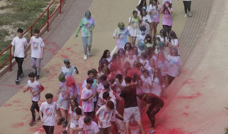 Fotos: &#039;Holi-Run&#039;, una carrera de color para celebrar el Día de las Escuelas Católicas en Cádiz