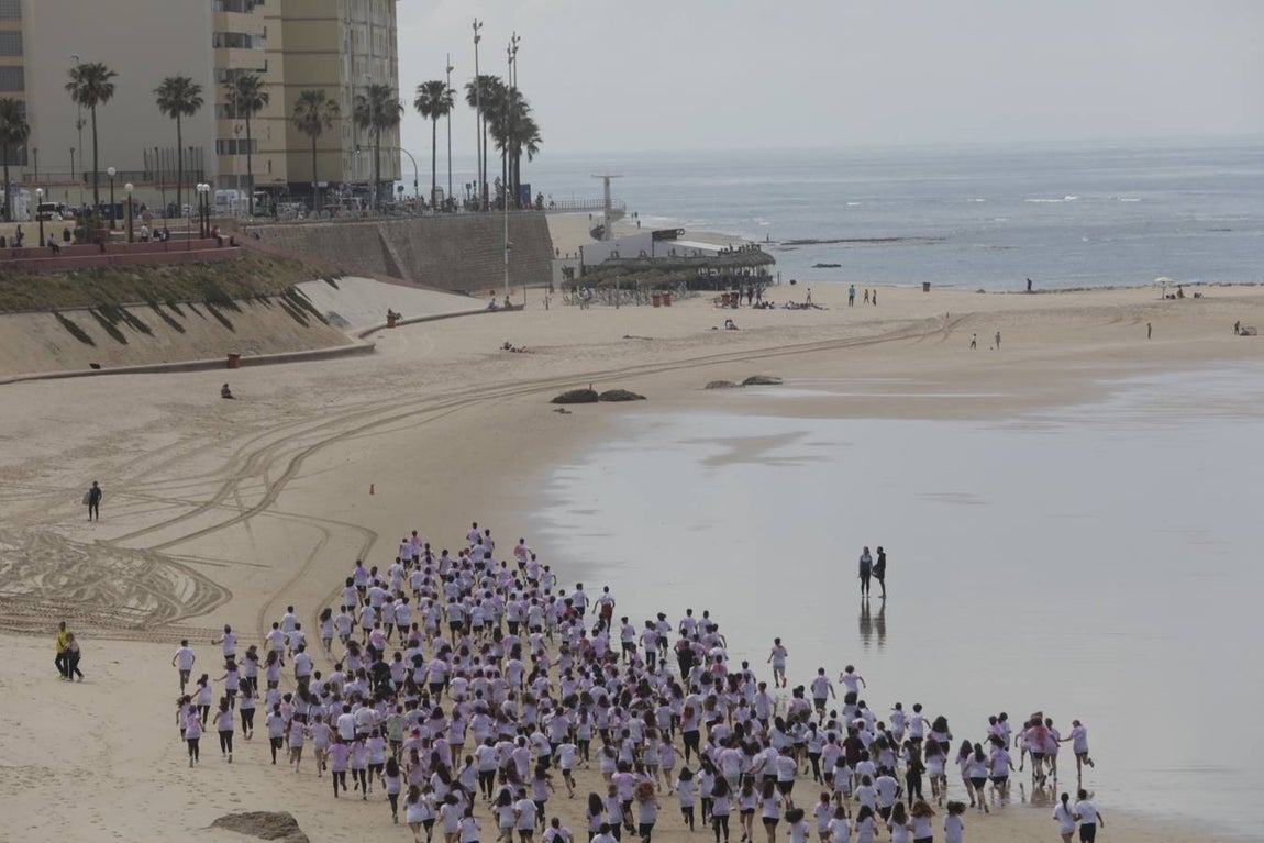 Fotos: &#039;Holi-Run&#039;, una carrera de color para celebrar el Día de las Escuelas Católicas en Cádiz