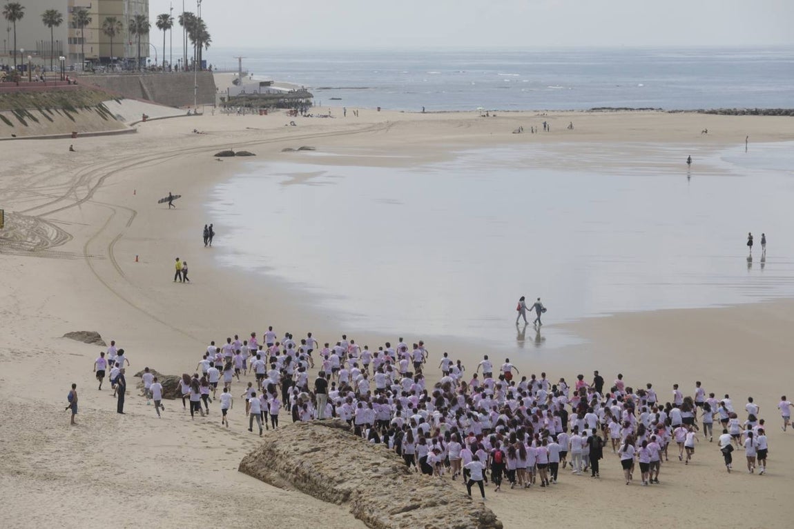 Fotos: &#039;Holi-Run&#039;, una carrera de color para celebrar el Día de las Escuelas Católicas en Cádiz