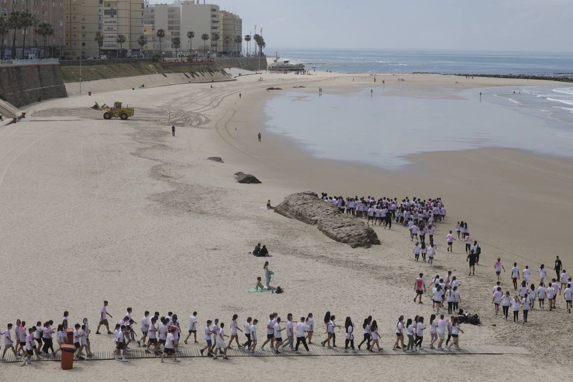 Fotos: &#039;Holi-Run&#039;, una carrera de color para celebrar el Día de las Escuelas Católicas en Cádiz