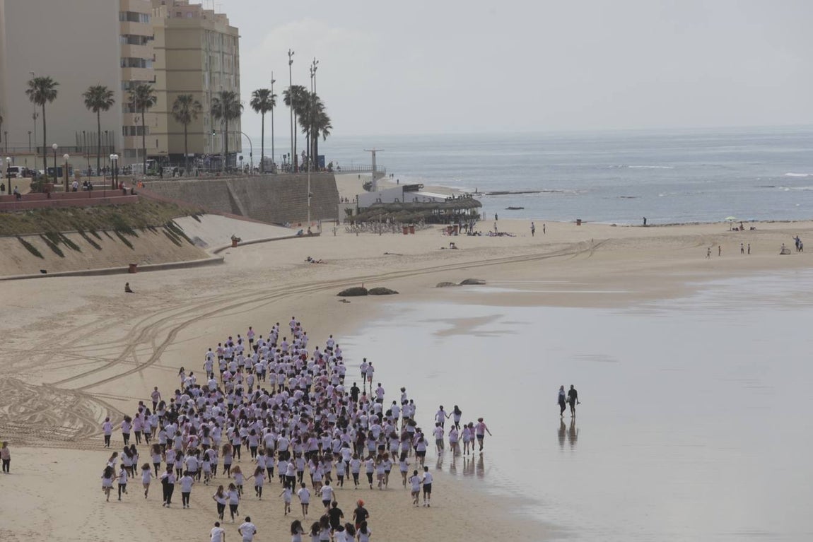 Fotos: &#039;Holi-Run&#039;, una carrera de color para celebrar el Día de las Escuelas Católicas en Cádiz