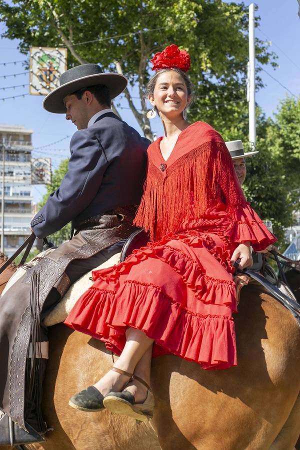 Asistentes al real durante el jueves de la Feria de Sevilla 2022. ROCÍO RUZ