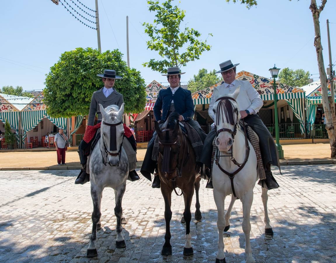 Ambiente durante el viernes de la Feria de Sevilla 2022. CRISTINA GÓMEZ