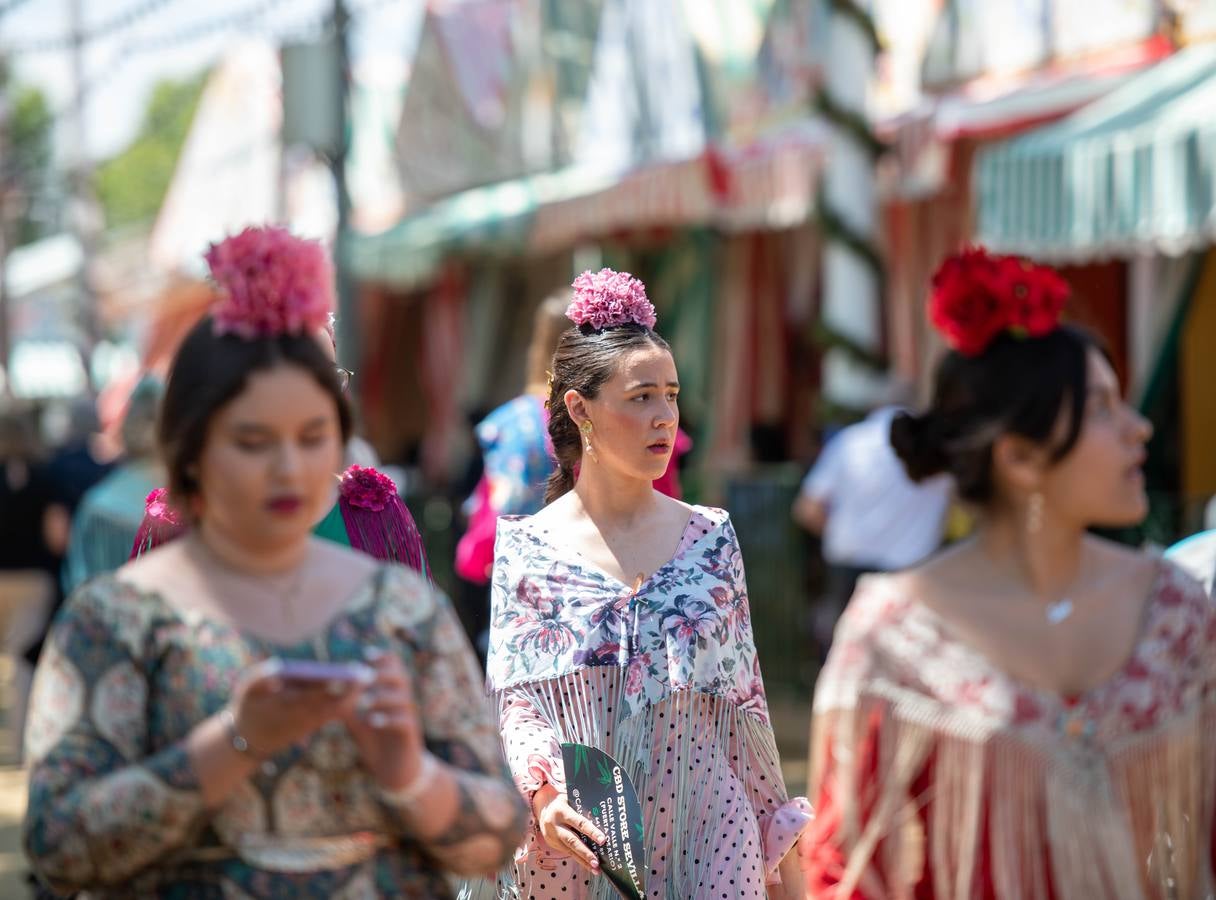 Ambiente durante el viernes de la Feria de Sevilla 2022. CRISTINA GÓMEZ