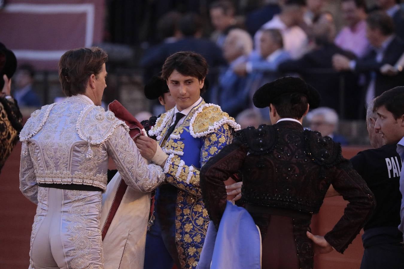 Corrida del viernes de farolillos de 2022 en la plaza de toros de Sevilla. RAÚL DOBLADO