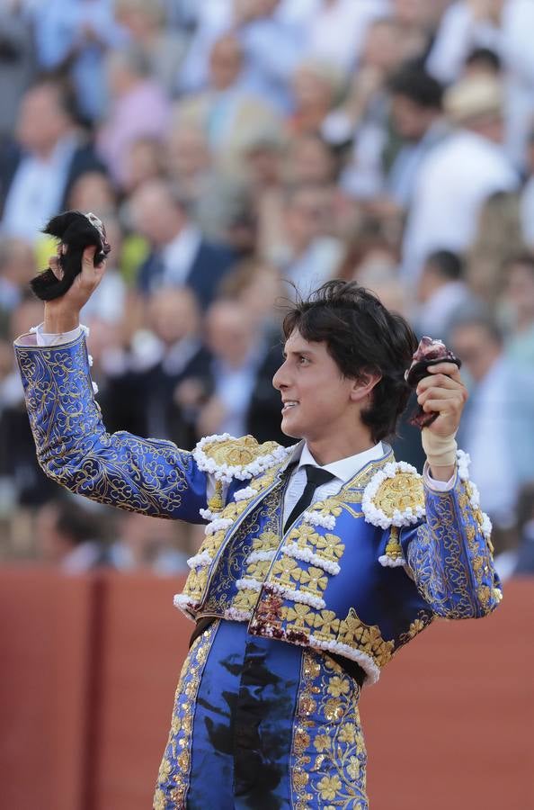 Corrida del viernes de farolillos de 2022 en la plaza de toros de Sevilla. RAÚL DOBLADO