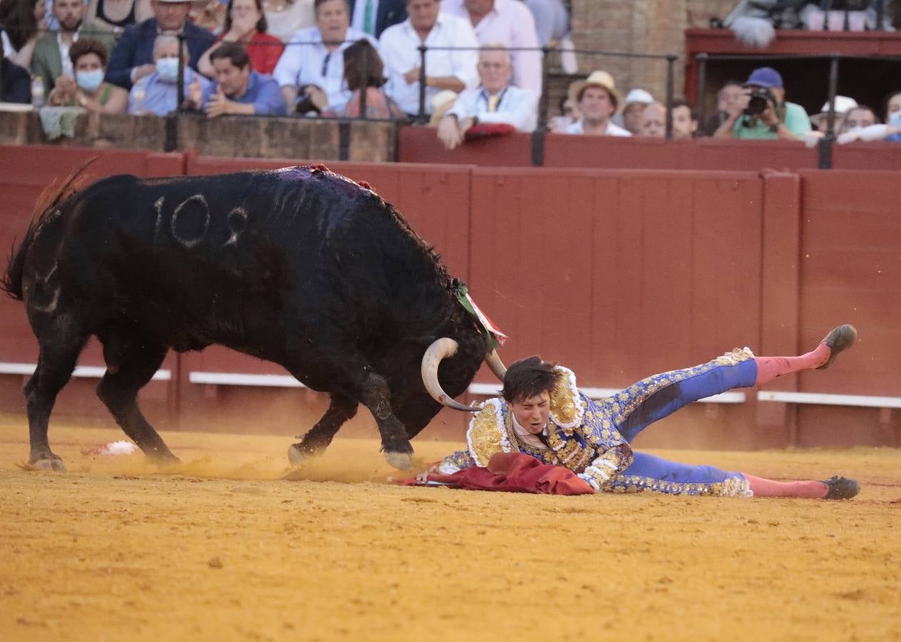 Corrida del viernes de farolillos de 2022 en la plaza de toros de Sevilla. RAÚL DOBLADO