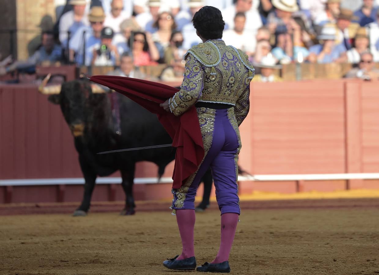 Corrida del viernes de farolillos de 2022 en la plaza de toros de Sevilla. RAÚL DOBLADO