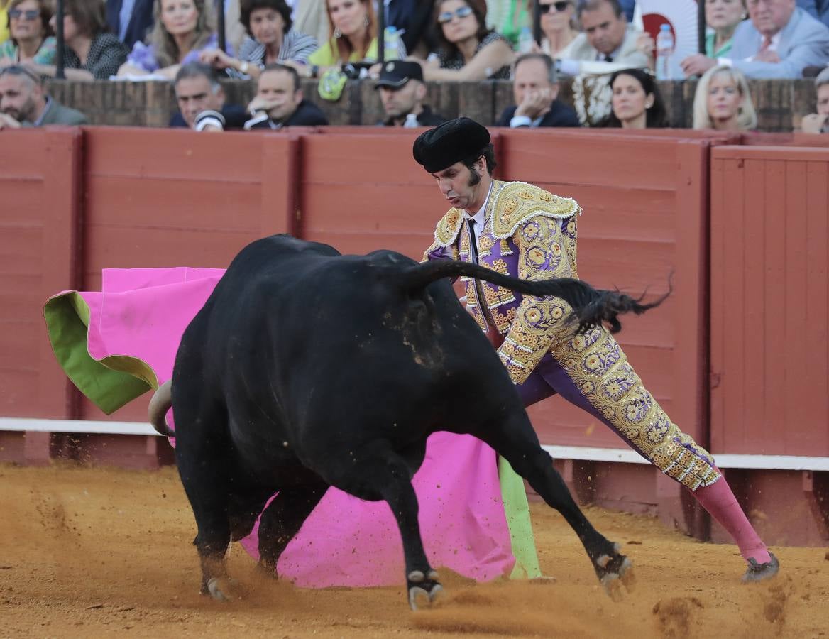 Corrida del viernes de farolillos de 2022 en la plaza de toros de Sevilla. RAÚL DOBLADO