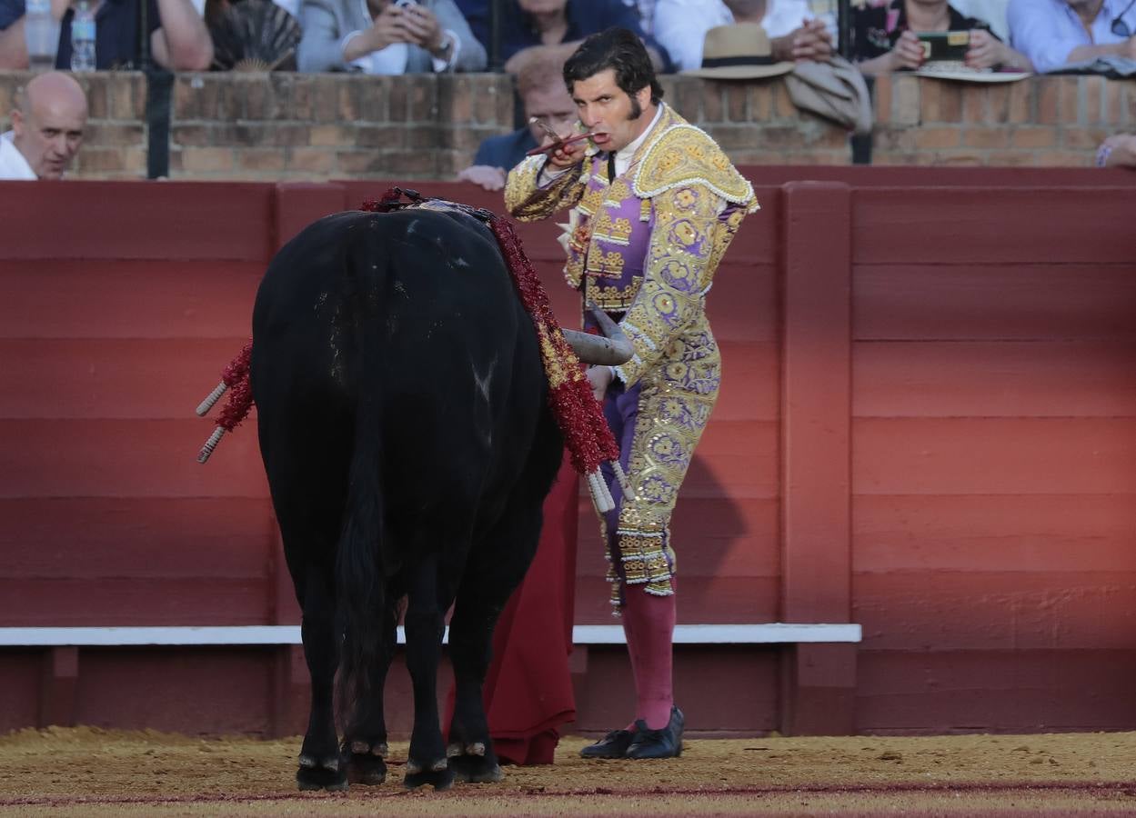 Corrida del viernes de farolillos de 2022 en la plaza de toros de Sevilla. RAÚL DOBLADO