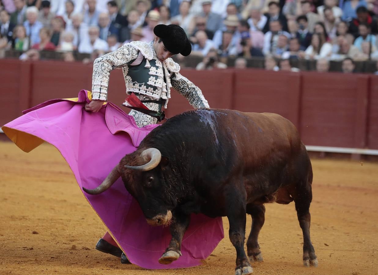 Corrida del viernes de farolillos de 2022 en la plaza de toros de Sevilla. RAÚL DOBLADO