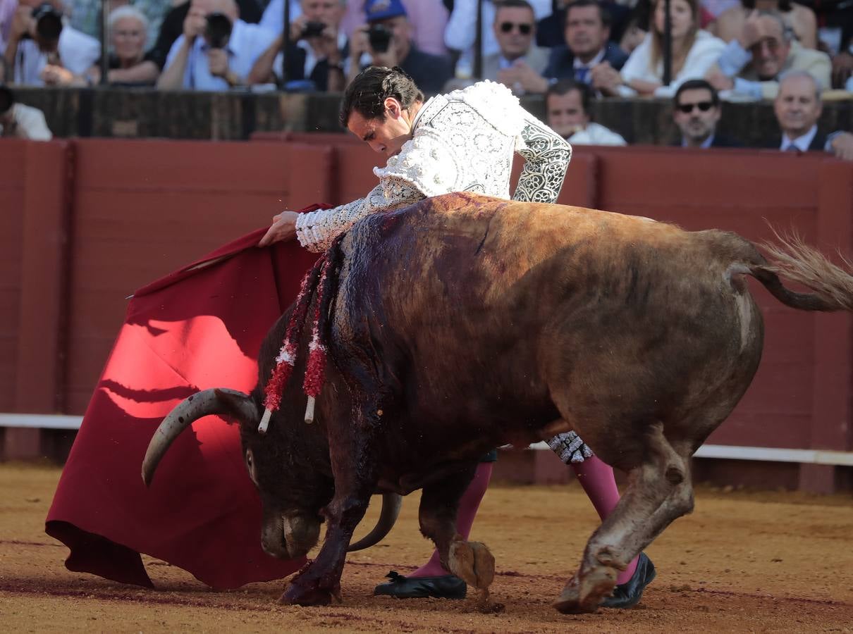 Corrida del viernes de farolillos de 2022 en la plaza de toros de Sevilla. RAÚL DOBLADO