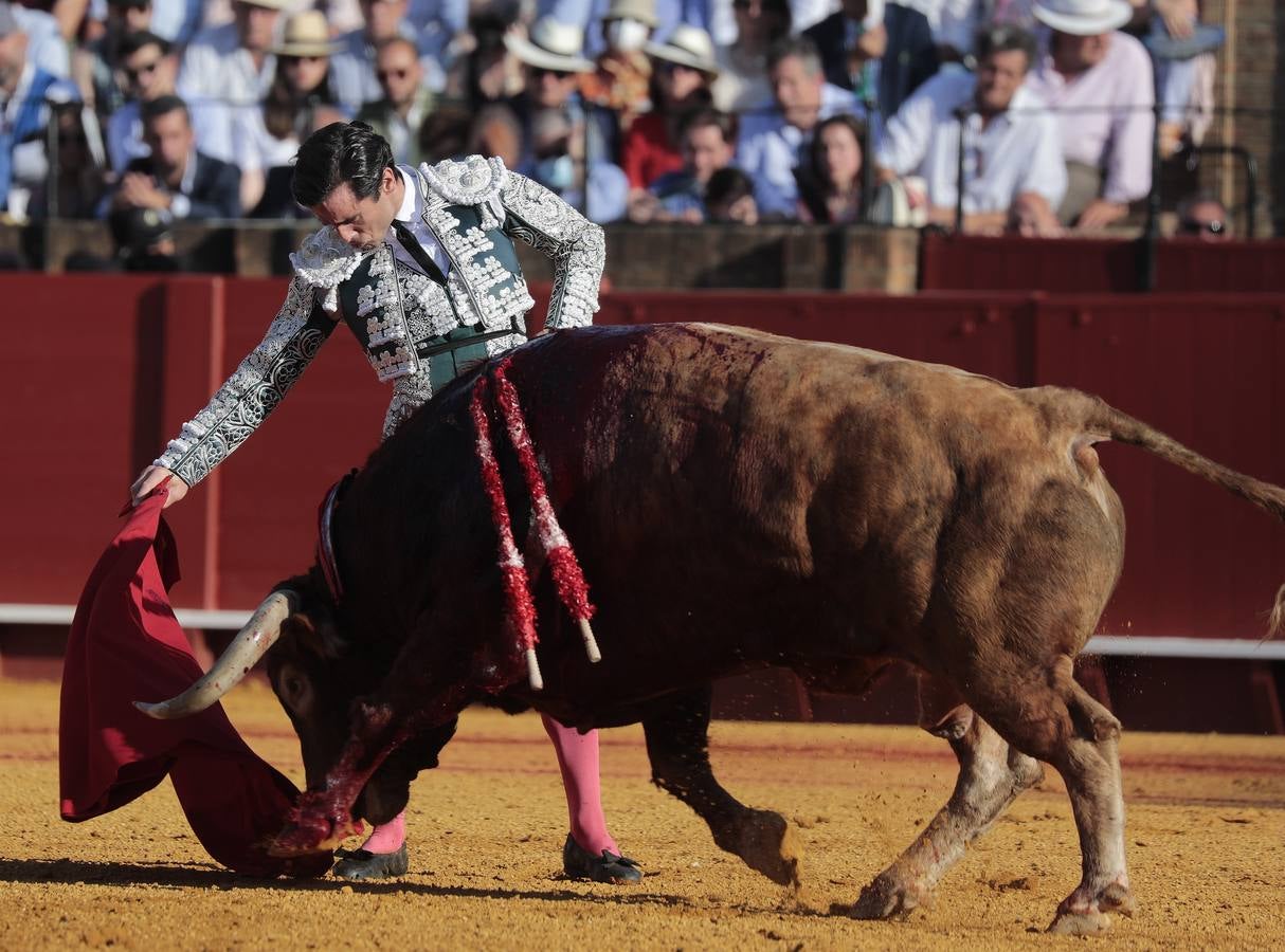 Corrida del viernes de farolillos de 2022 en la plaza de toros de Sevilla. RAÚL DOBLADO