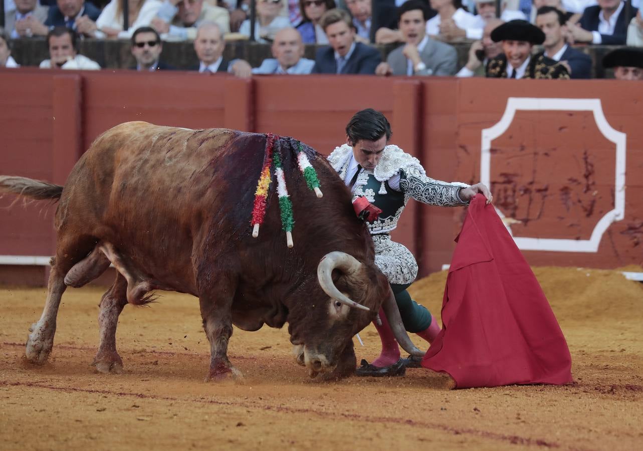 Corrida del viernes de farolillos de 2022 en la plaza de toros de Sevilla. RAÚL DOBLADO