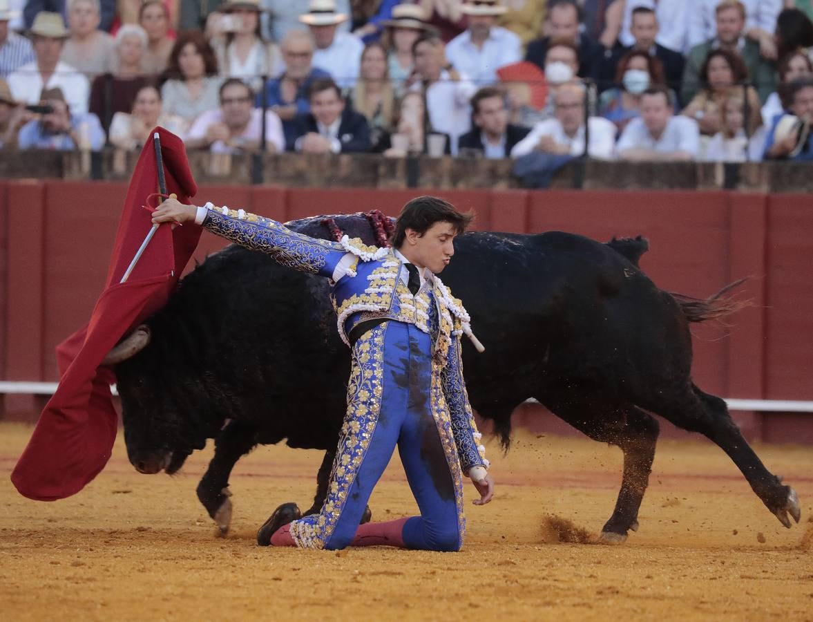 Corrida del viernes de farolillos de 2022 en la plaza de toros de Sevilla. RAÚL DOBLADO