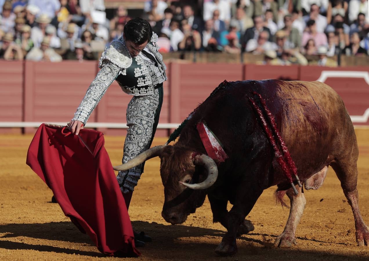 Corrida del viernes de farolillos de 2022 en la plaza de toros de Sevilla. RAÚL DOBLADO