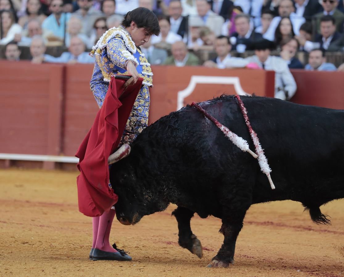 Corrida del viernes de farolillos de 2022 en la plaza de toros de Sevilla. RAÚL DOBLADO