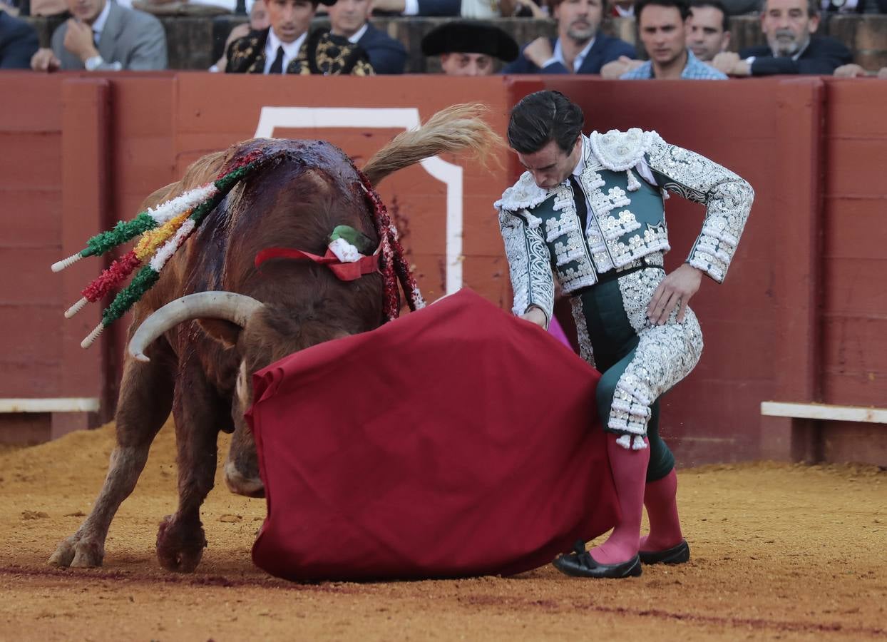 Corrida del viernes de farolillos de 2022 en la plaza de toros de Sevilla. RAÚL DOBLADO