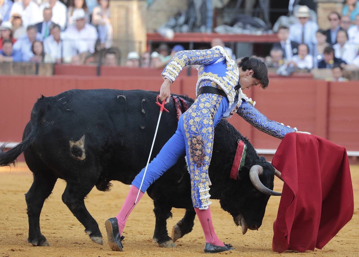 Corrida del viernes de farolillos de 2022 en la plaza de toros de Sevilla. RAÚL DOBLADO