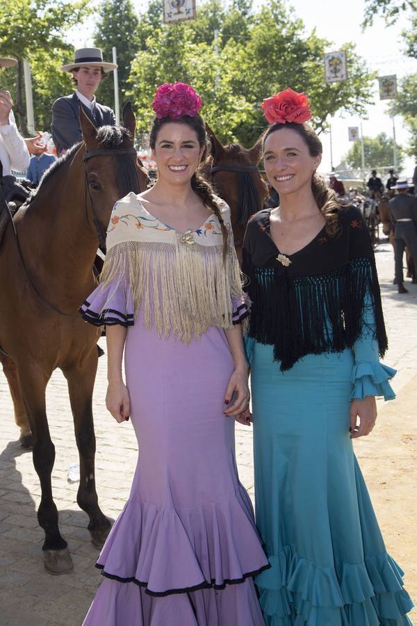 Asistentes al real durante el viernes de la Feria de Sevilla 2022. ROCÍO RUZ