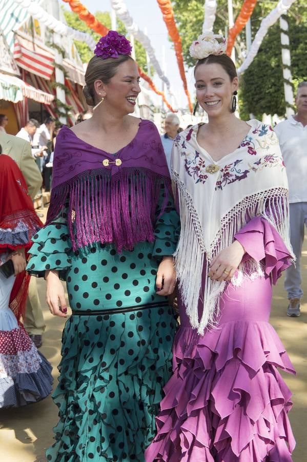 Asistentes al real durante el viernes de la Feria de Sevilla 2022. ROCÍO RUZ