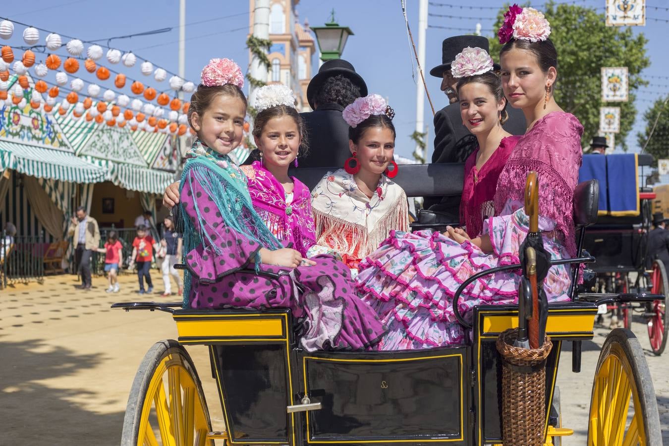 Asistentes al real durante el viernes de la Feria de Sevilla 2022. ROCÍO RUZ