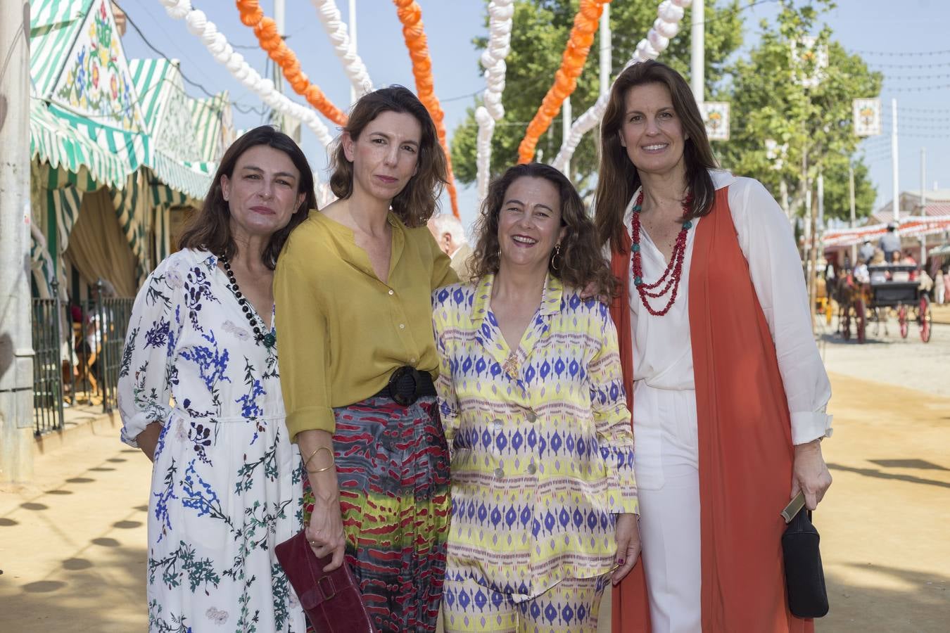 Asistentes al real durante el viernes de la Feria de Sevilla 2022. ROCÍO RUZ