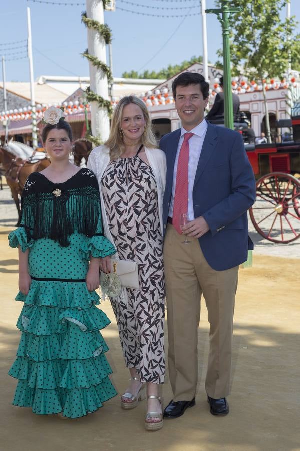 Asistentes al real durante el viernes de la Feria de Sevilla 2022. ROCÍO RUZ