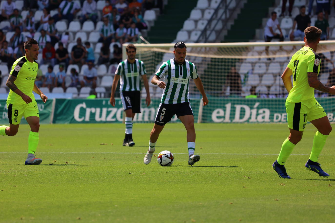 El ambiente y las mejores jugadas Córdoba CF - AD Ceuta en El Arcángel, en imágenes