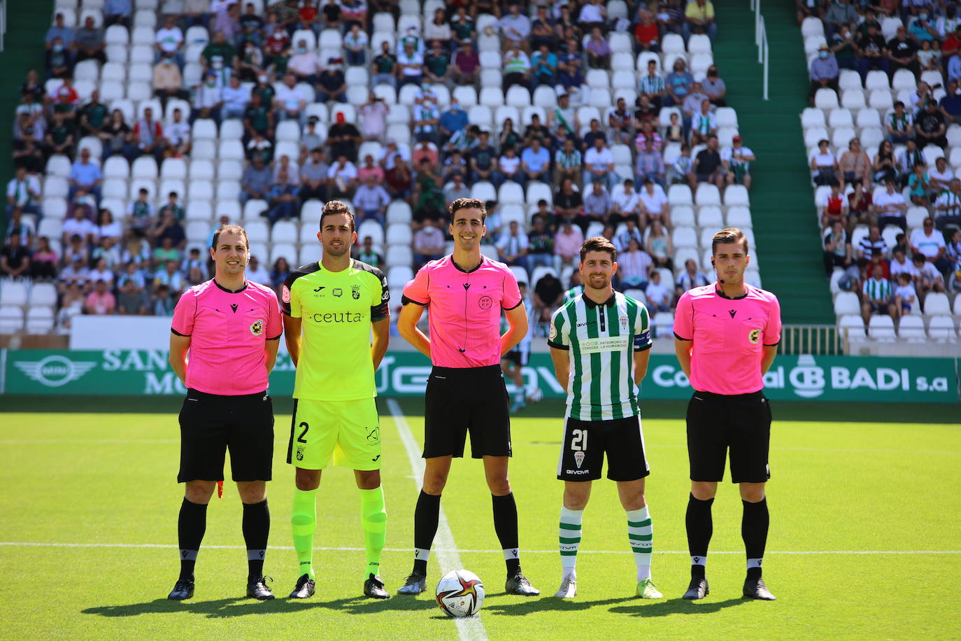 El ambiente y las mejores jugadas Córdoba CF - AD Ceuta en El Arcángel, en imágenes