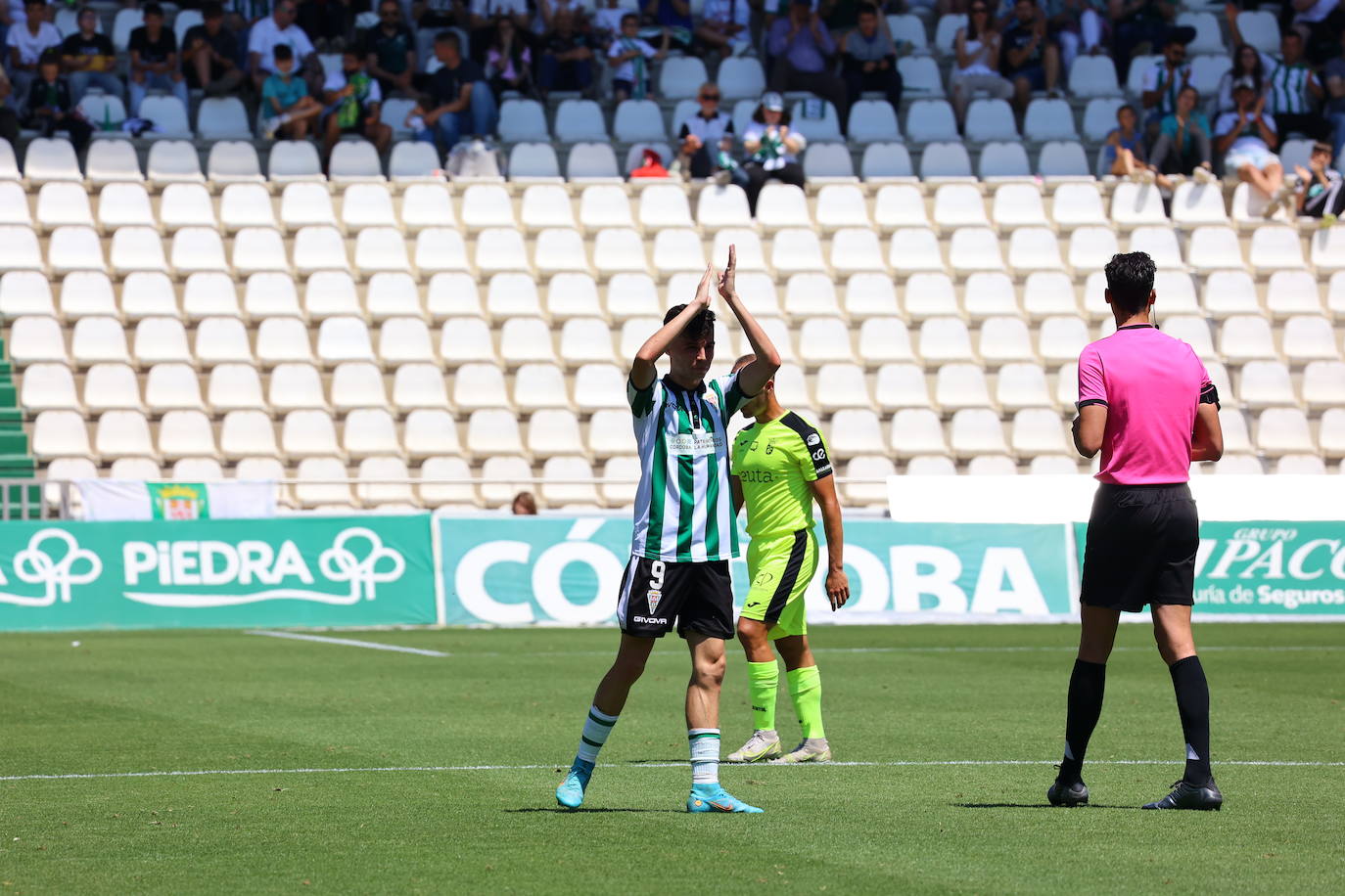 El ambiente y las mejores jugadas Córdoba CF - AD Ceuta en El Arcángel, en imágenes