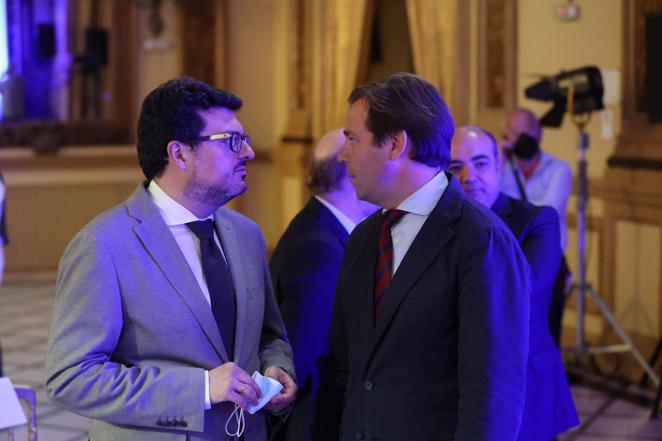 La ponencia de Jorge Dezcállar en Córdoba, en imágenes