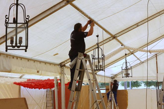 El montaje de las casetas de la Feria de Córdoba 2022, en imágenes