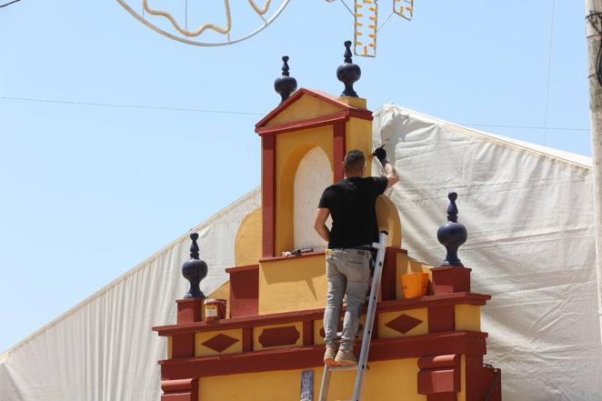 El montaje de las casetas de la Feria de Córdoba 2022, en imágenes